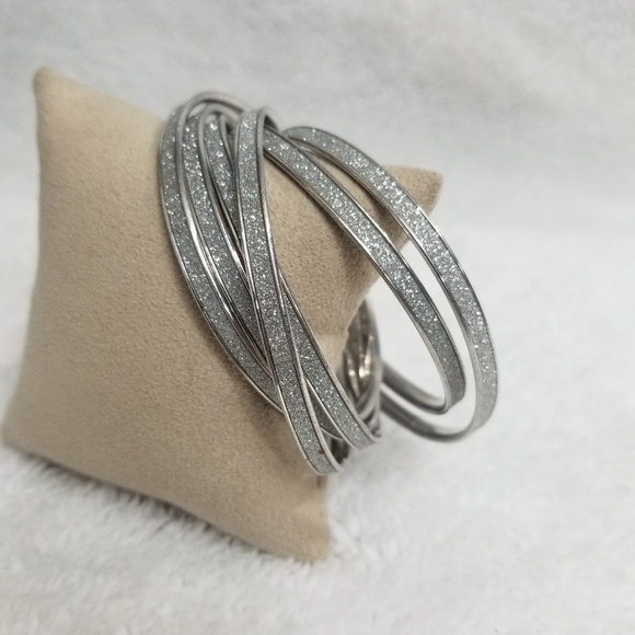 Silver intertwined bangles - Picture 1 of 4